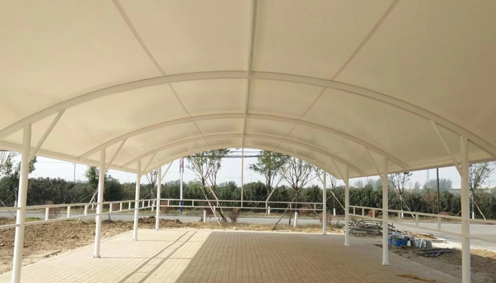 不同膜材沈陽(yáng)膜結(jié)構(gòu)車(chē)棚的搭建方式